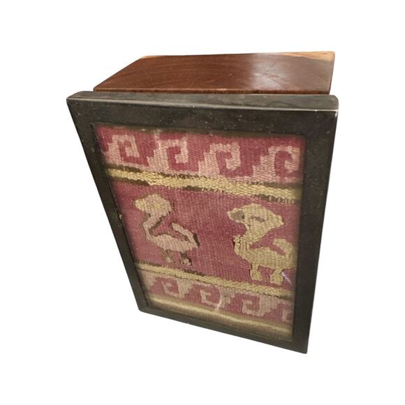 Vintage Rosewood Box with Pre
Columbian Fabric in Glass - Picture 2 of 10